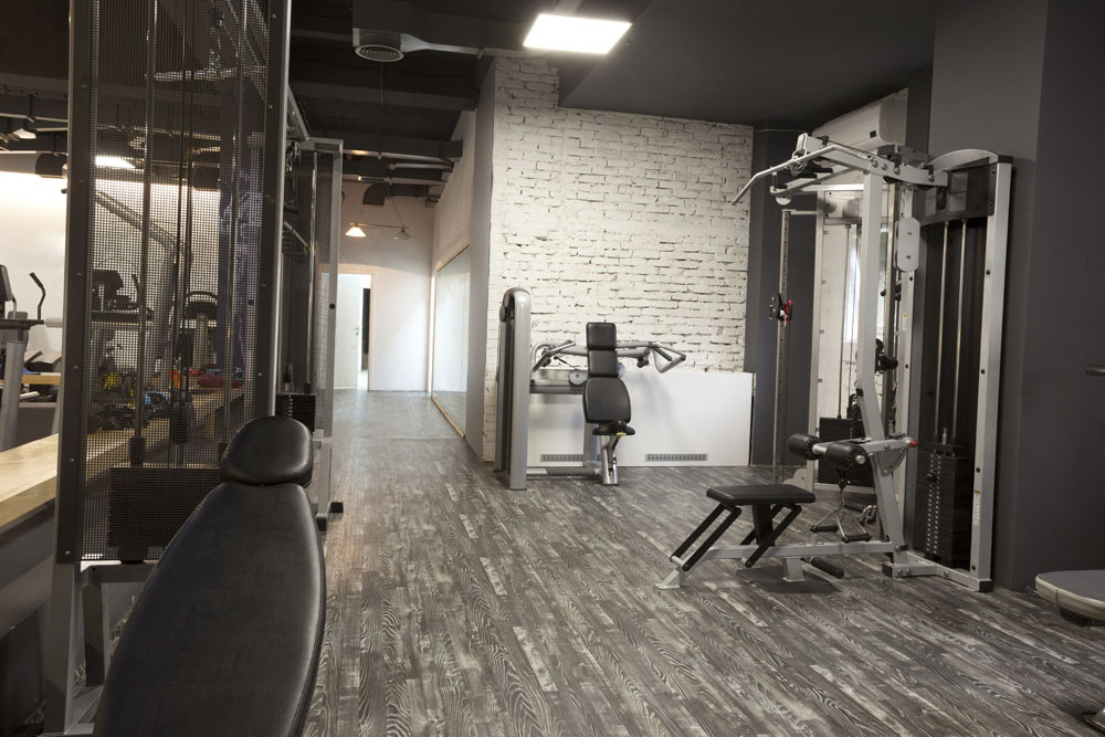 户外急救：两根竹子一根绳就地取材学做担架